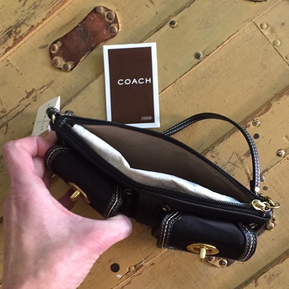 COACH BAG WRISTLET BLACK GOLD SLIM CLUTCH WRISTLET BAG NWT OS - Picture 14 of 15